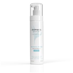 Mousse Facial Herbora 150 ml La Mousse Facial Herbora 150 ml es una espuma limpiadora facial formulada con ingredientes de origen vegetal para facilitar la limpieza diaria del rostro. Su textura ligera en mousse permite una aplicación suave, ayudando a retirar impurezas y restos superficiales de la piel como parte de la rutina de higiene facial. Su fórmula incorpora tensioactivos suaves y extractos botánicos seleccionados, proporcionando una experiencia agradable durante la limpieza y facilitando su uso frecuente.